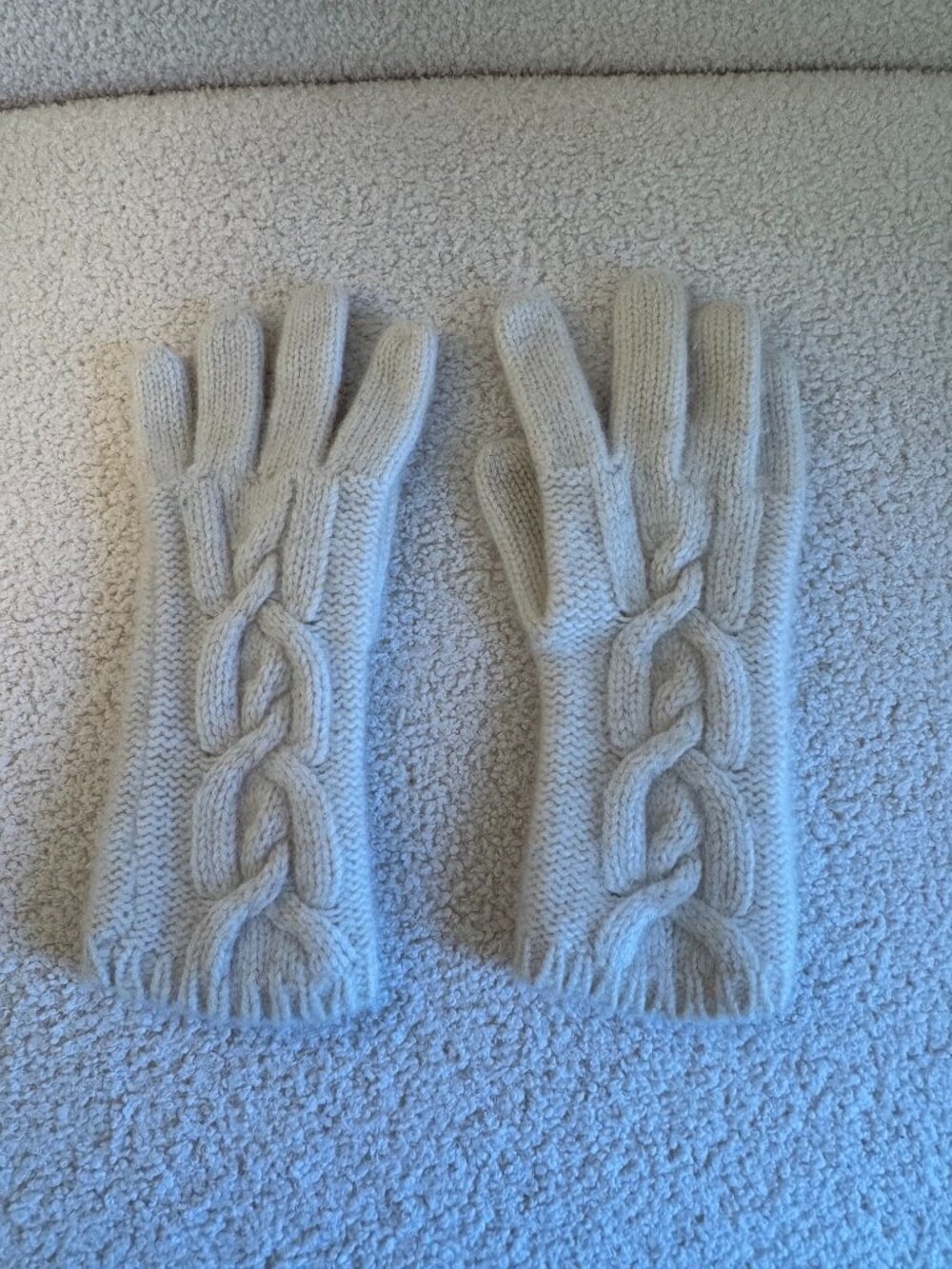 Gap Women's Wool, Rabbit Hair, & Cashmere Cable Knit Gloves - Size M/L